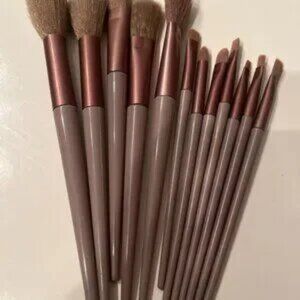 Make-Up Brushes (Set of 12) and Scalp Massage (new/h/x)‎